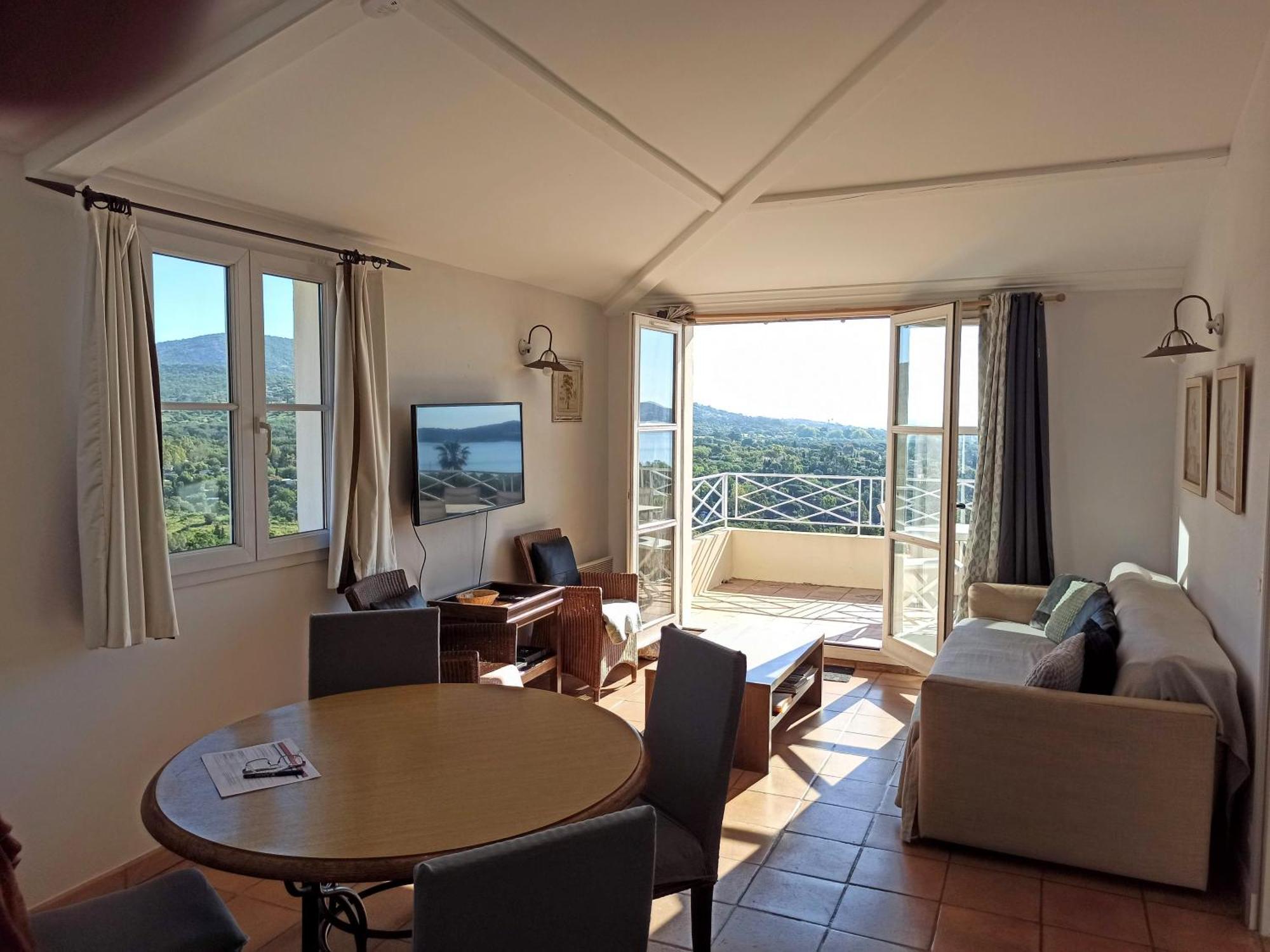 Les Restanques, Bastides Vue Golfe Saint Tropez Lägenhet Grimaud Exteriör bild