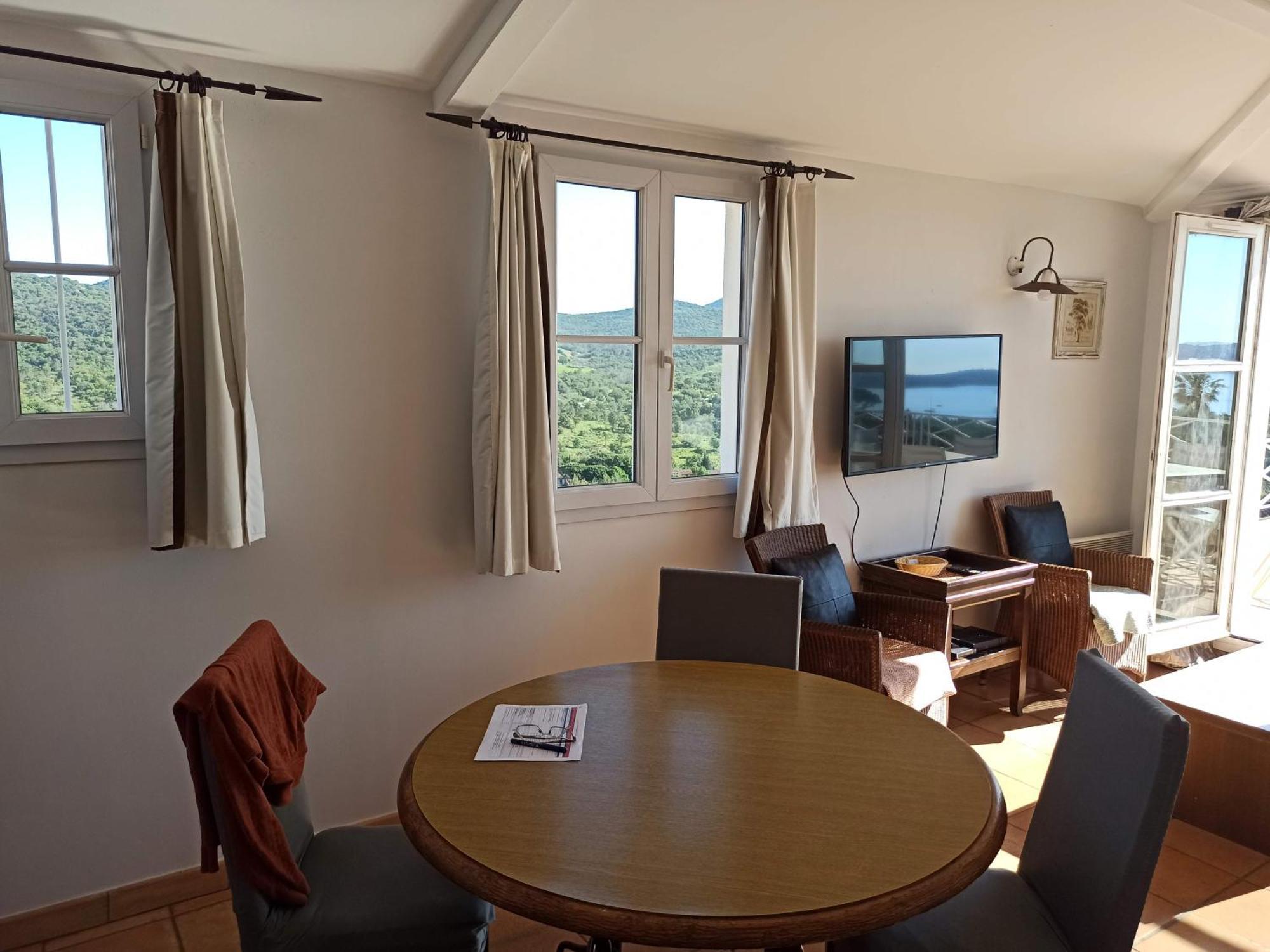 Les Restanques, Bastides Vue Golfe Saint Tropez Lägenhet Grimaud Exteriör bild